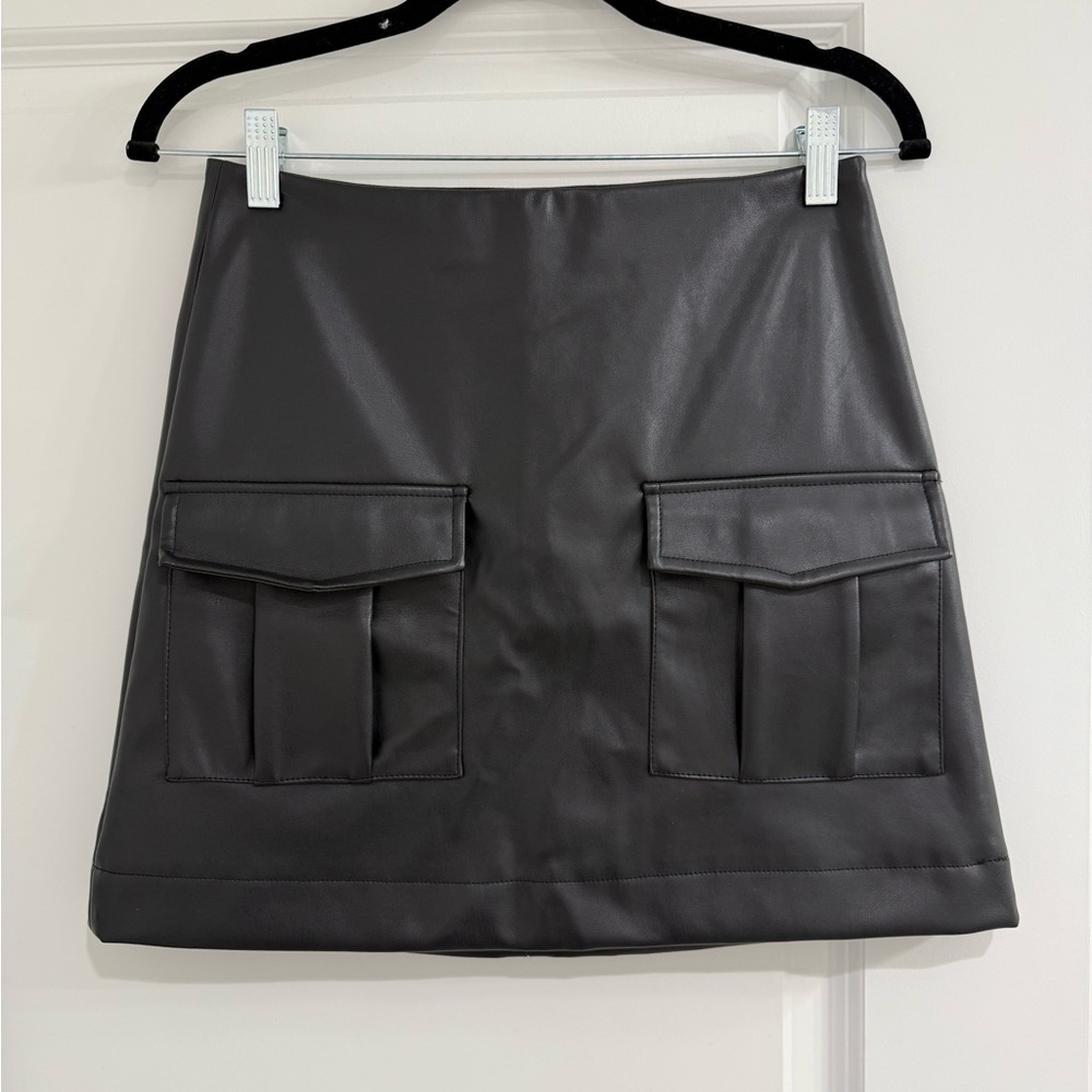 Stylish Gray Skirt with Pockets